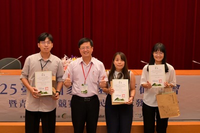 地學研究所碩士班地理組參與2025年臺灣國家公園保育研討會青年論文競賽獲獎圖片(另開新視窗)